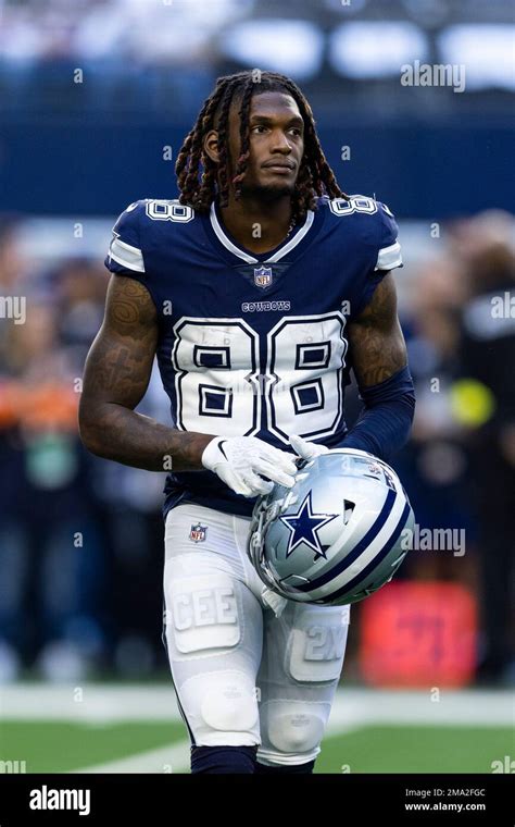 dallas cowboys wide receiver ceedee lamb     warm ups