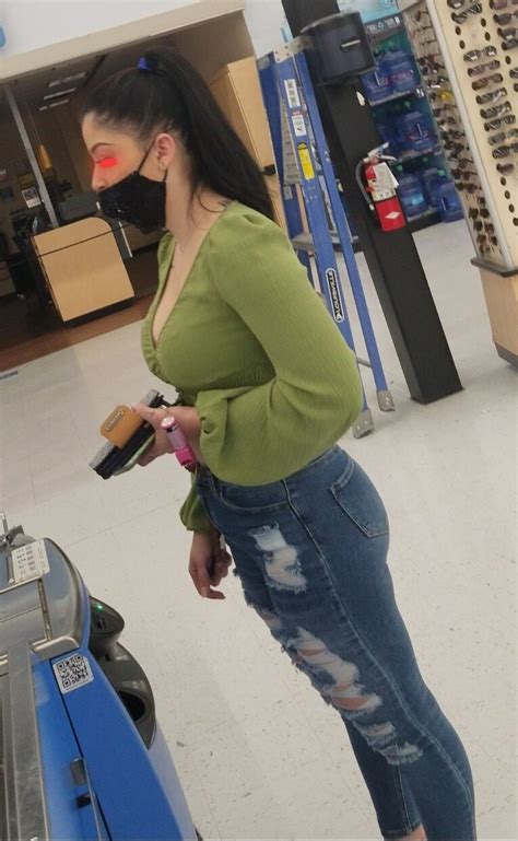 Latina Stunner Tight Jeans Forum