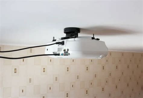 Крепление проектора к потолку: установка, как повесить проектор на ...