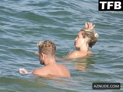 Kristin Cavallari Sexy Seen Flaunting Her Hot Figure Wearing A White