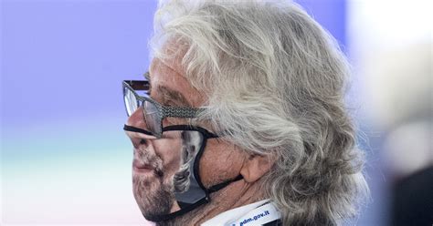 Beppe Grillo Fatto Fuori Per Statuto Articolo L Arma In Mano A