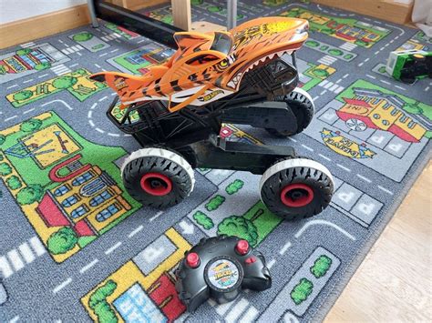 Hot Wheels RC Monster Truck Shark Ferngesteuert Auto Gebraucht In