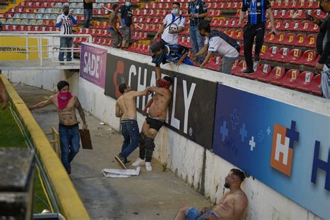 Las Fuertes Imágenes Que Dejó El Enfrentamiento Entre Hinchas De Atlas