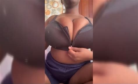 Ghana Babe Unpacking Her Big Boobs Darknaija