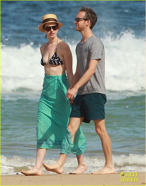 Anne Hathaway Dons Bikini Top For Hawaii Beach Walk Photo Adam Shulman Anne