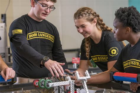 jrotc academics    learn   jrotc classroom concordia