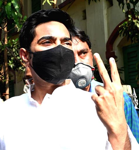 Tmc Leader Abhishek Banerjee Casting His Vote In Kolkata