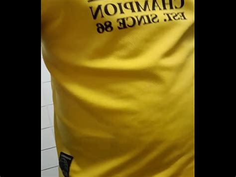 MAMADOR CHUPANDO VARIOS MACHOS NO WC DO TERMINAL DE ÔNIBUS COMPLETOS NO SHEER XVIDEOS