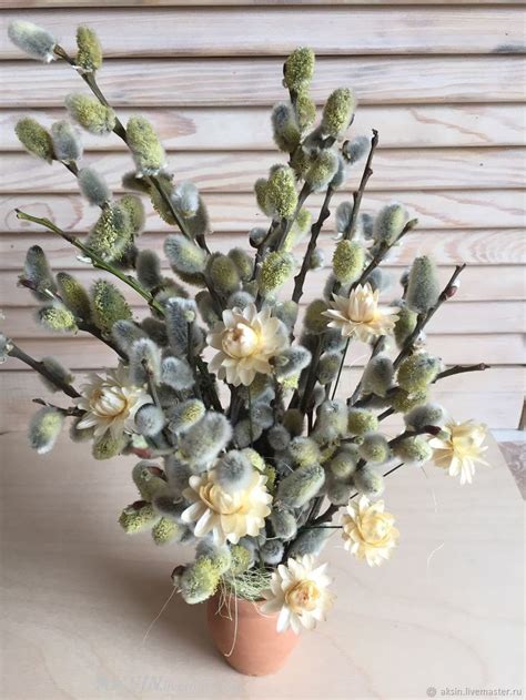 Пасхальные сувениры и букеты вербы в Москве