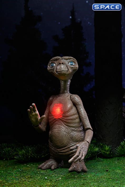 Ultimate Deluxe E.T. with LED Chest 40th Anniversary (E.T. - The Extra ...