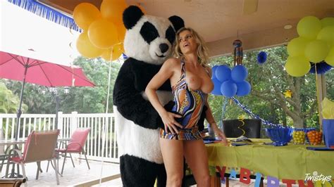 Forumophilia PORN FORUM These Milfs Teach You How To Behave With Women