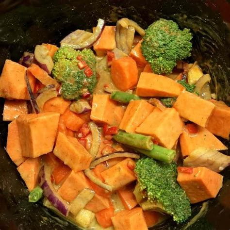 Slow Cooker Vegetable Curry - BakingQueen74