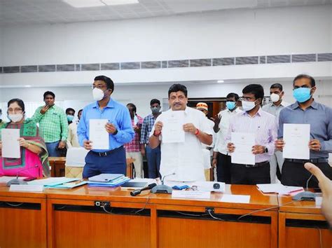 tn finance minister vows reforms  debt hits rs  trn  fiscal