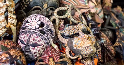 Kerajinan Tangan Batik Mengenal Kesenian Tradisional Indonesia Yang