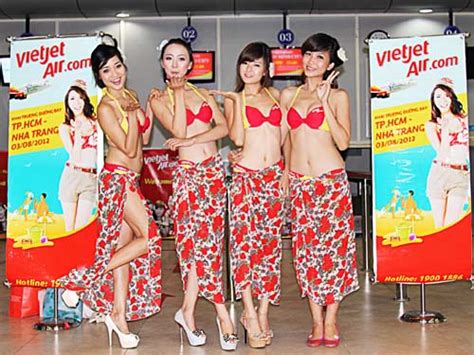 Vietjet Air B Ph T V Ti P Vi N M C Bikini Tr N M Y Bay