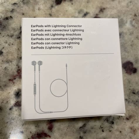 Empty Box Only Apple Earpods With Lightning Connector In Ear Canal