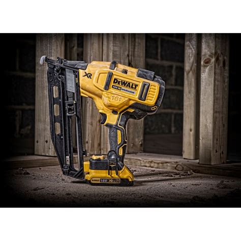 Dewalt Dcn D V Xr Cordless Li Ion Brushless Nd Fix Nailer Ga