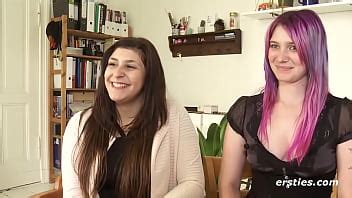 Ersties Julie y Maria se meten los dedos en los tiernos y desnudos coños XVIDEOS