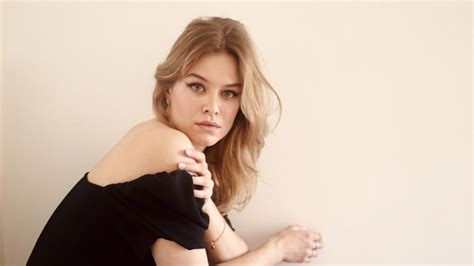 Tiera Skovbye Girl Model Women Posing For Photo Wearing Black Dress