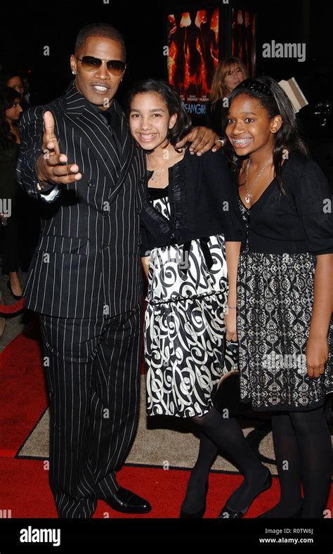 Jamie Foxx and daughters arriving at the DREAM GIRLS Premiere at the