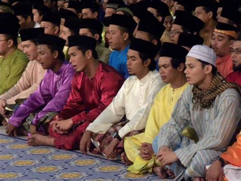 Takbir Raya Aidilfitri : Lafaz, Bacaan Rumi Serta Maksud