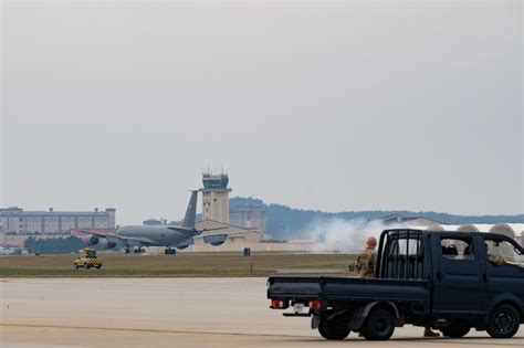 Wolf Pack Conducts First Ever KC 135 Hot Pit Refueling At Kunsan Kunsan Air Base Display