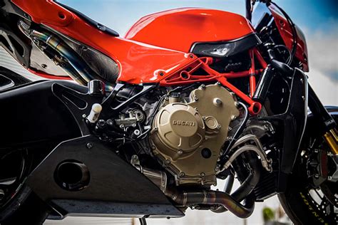 Una Ducati Desmosedici Rr Convertida En Naked Un Sacrilegio En Pro De La Comodidad