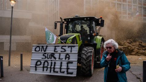 French farmers threaten to intensify protests over taxes, regulation