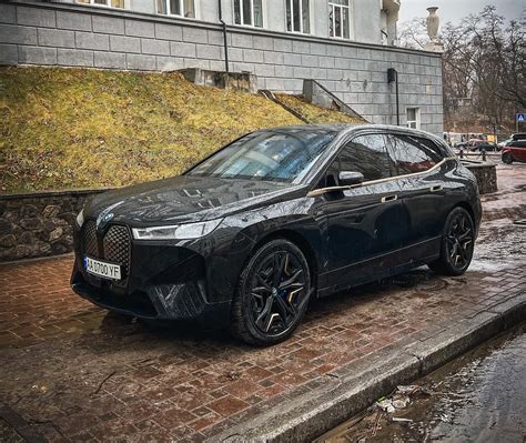 У Києві помічено найпотужніший і найшвидший електрокросовер BMW за 4,6 ...