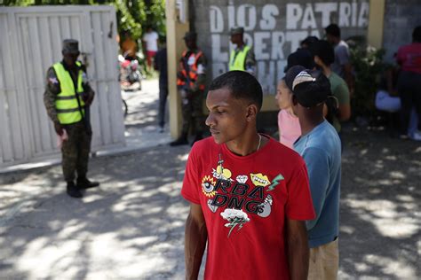 Cierran centros electorales en República Dominicana para iniciar el