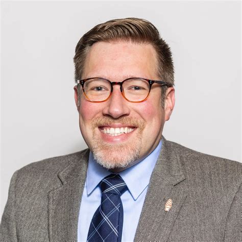 Technical guide explains how the Headcorn Aerodrome EGKH operates 17