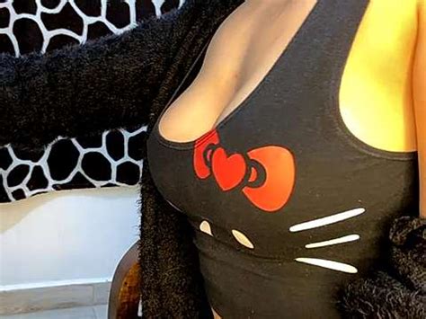 Amaya Aki Naked Stripping On Cam For Live Sex Video Chat Gyrls