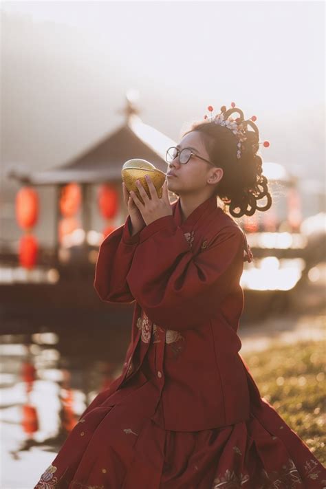 R Trend L N B Ng Ai Chi C V Y H Ng Hot R N R N Su T M Y Ng Y Qua H A Ra B T Ngu N T Y