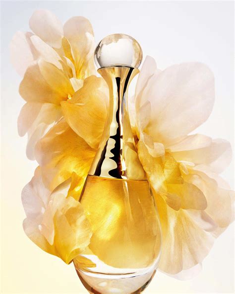 L Or De J Adore Essence De Parfum Notes Florales Et Intenses Dior Fr