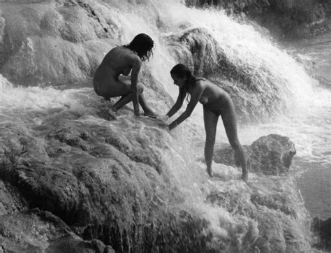 Naked Clio Goldsmith In La Cicala