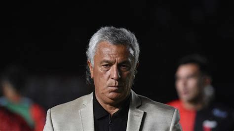 Pipo Gorosito dejó de ser el entrenador de Colón