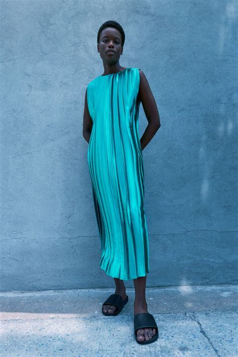 Partow Resort 2023 Fashion Show Fashion Turquoise Fashion Colorful