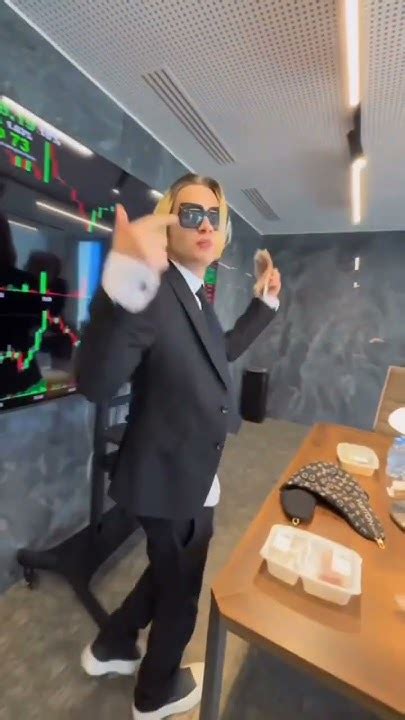 туда сюда миллионер - YouTube