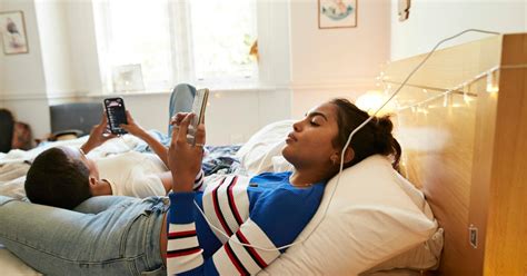 The Science Of Screen Time Is Flawed — But We Need It More Than Ever