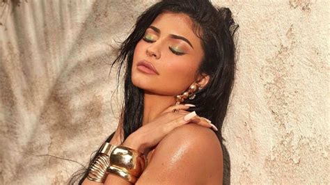 Fotos Kylie Jenner Y El Desnudo A La Orilla De Una Piscina Con El Que