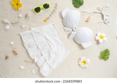 16 155 imágenes de Japonesas en bikini Imágenes fotos y vectores de stock Shutterstock