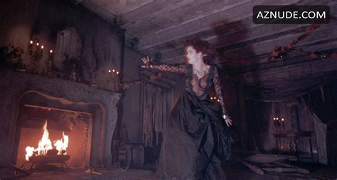 AMELIA KINKADE Nude AZNude