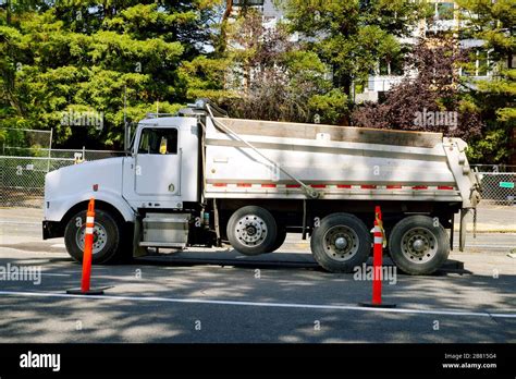 Big Dump Truck Hi Res Stock Photography And Images Alamy