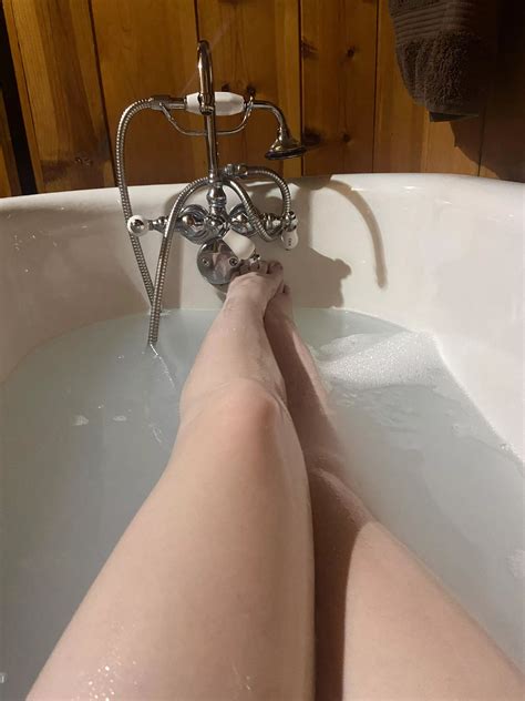 Bath Time Nudes Legs Nude Pics Org