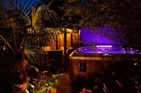 Jacuzzi Hot Tubs In Oxfordshire