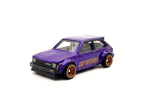 Машинка Hot Wheels Premium 81 Toyota Starlet KP61 купить с доставкой по выгодным ценам в