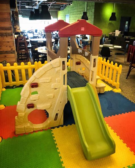 kid friendly restaurants  singapore  family fun time