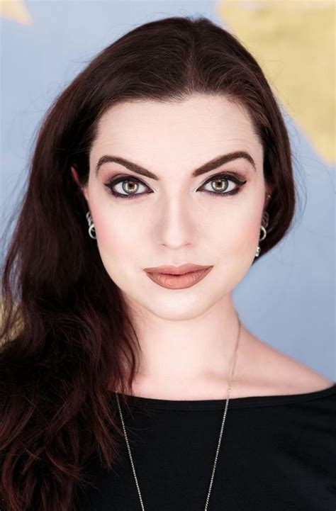 9 Hot Sexy Sarah Hunter Bikini Pics