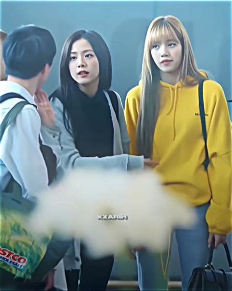 Lisa's angry looks😶🫢 #blackpink #jennie #rose #jisoo #lisa - YouTube