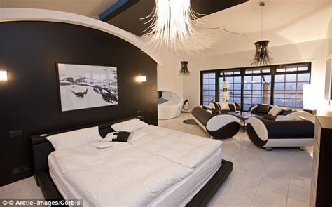 The Science Of Hotel Sex Researchers Reveal Why We Prefer Someone Else S Bedroom Daily Mail